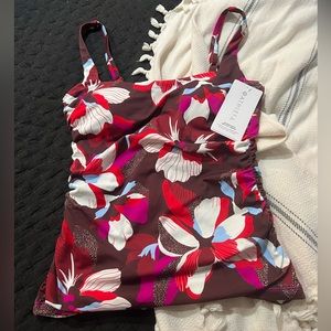 Just in time for summer fun! NWT Athleta Tankini Top